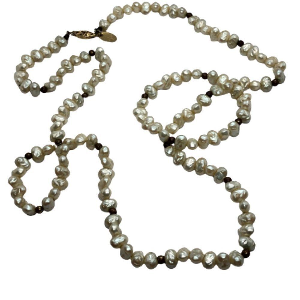 Les Bernard Necklace - Vintage 28 Long Faux Pearl Necklace 32$